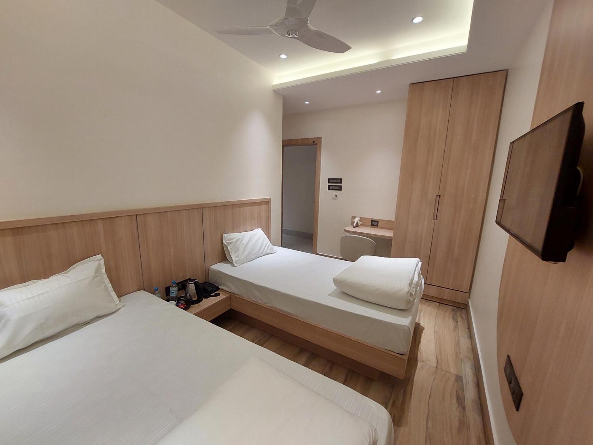 Rajasthani Dhani Hotel Khanapara 外观 照片