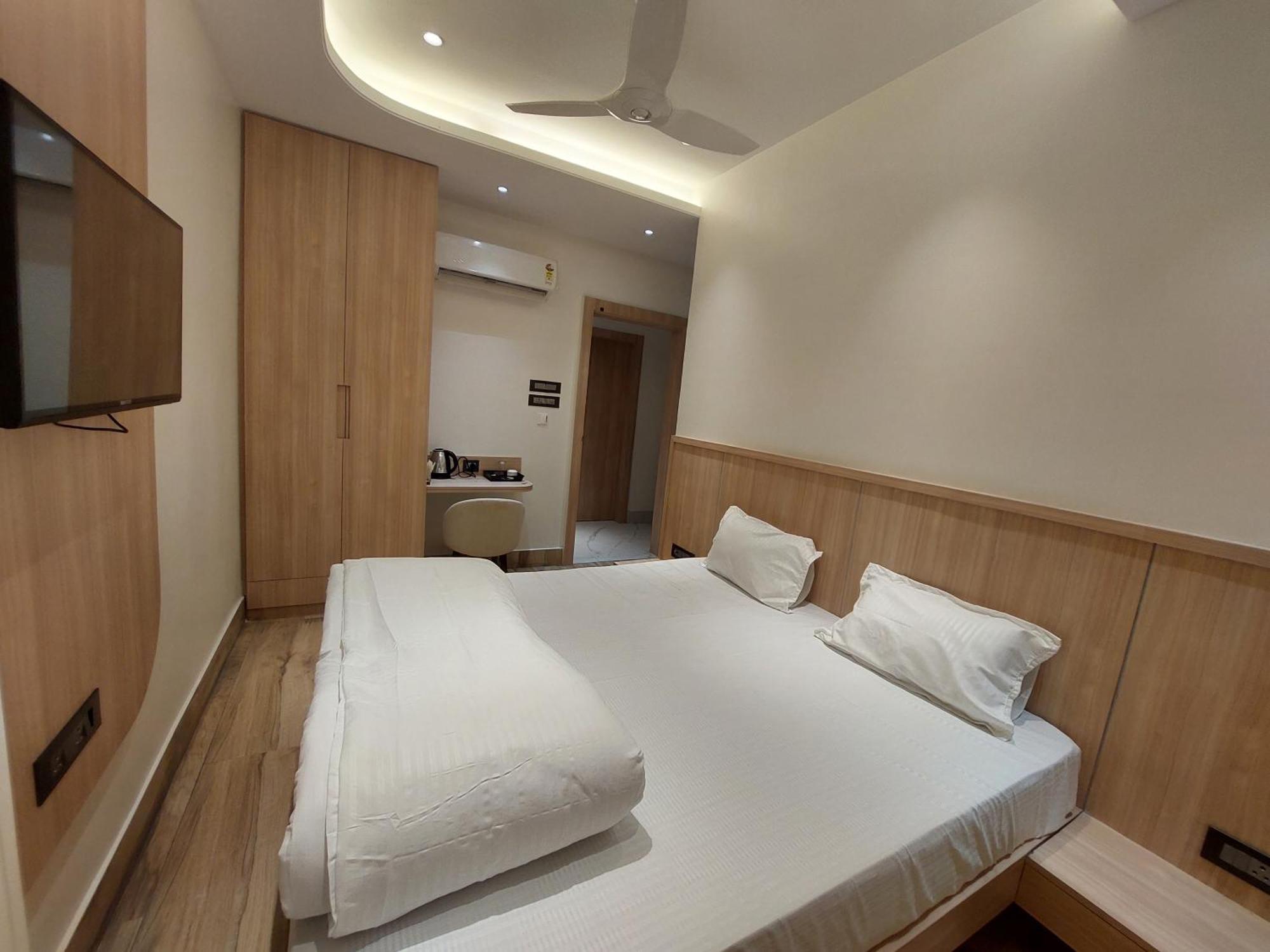 Rajasthani Dhani Hotel Khanapara 外观 照片